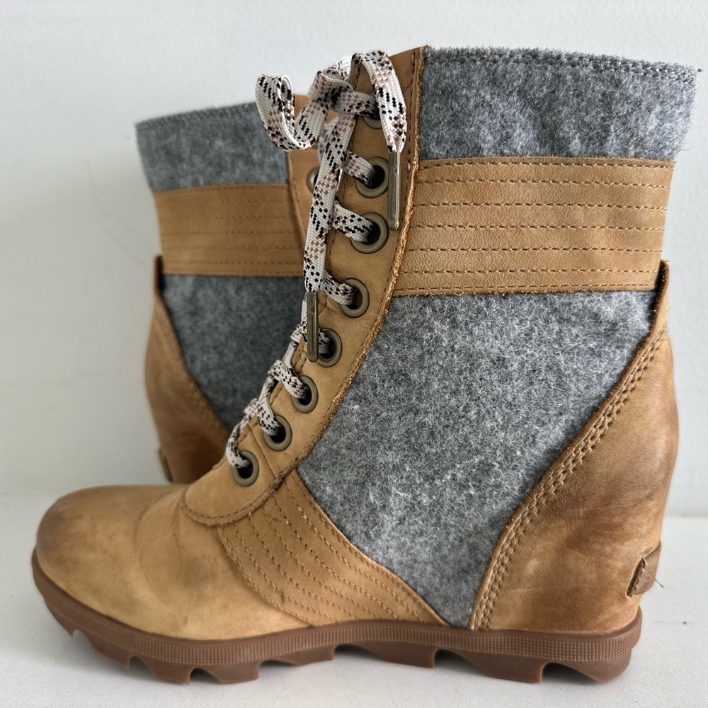 Sorel Joan Of Arc Lexie Wedge Boots Women Size 8.5 Tan Gray Leather Wool Lace Up - Picture 6 of 9